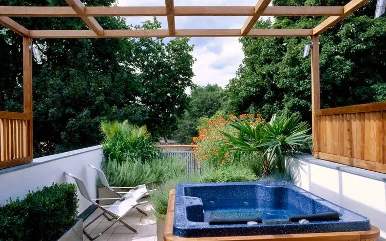 rooftop hut tub