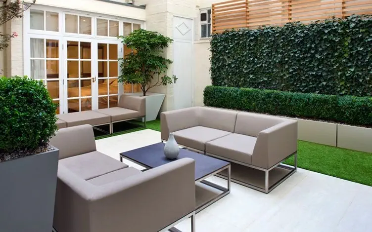 modern courtyard topiary design